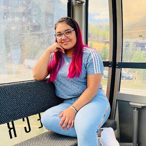 Meet your Posher, Mayeli